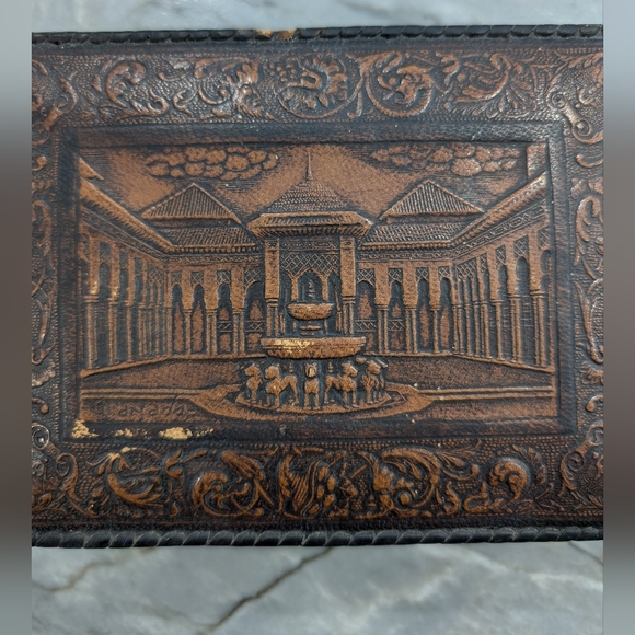 Vintage leather cigar/cigarette box - Picture 5 of 11